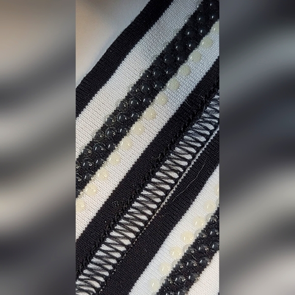 Lululemon "Fly Away Tamer" headband- Classic B/W Stripe - Picture 8 of 8